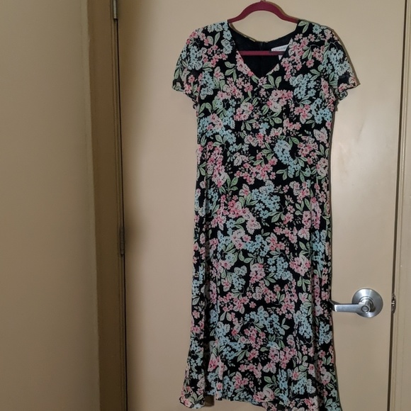 Sag Harbor Dresses & Skirts - Long floral dress